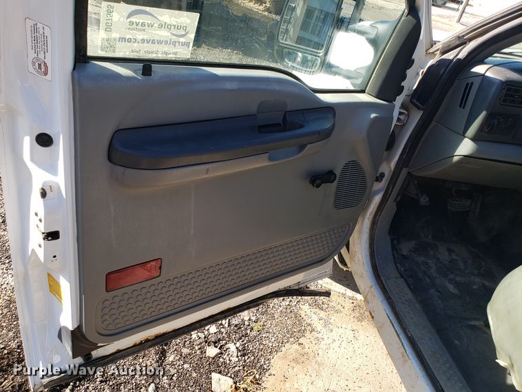 image for item DG7565 2002 Ford F250 Super Duty SuperCab utility bed pickup truck