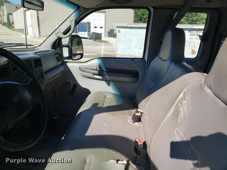 image for item DG7565 2002 Ford F250 Super Duty SuperCab utility bed pickup truck