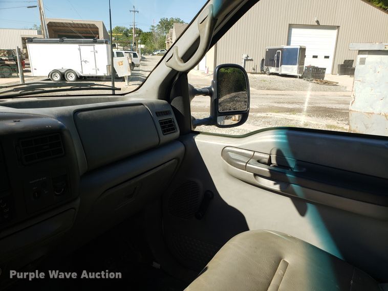 image for item DG7565 2002 Ford F250 Super Duty SuperCab utility bed pickup truck