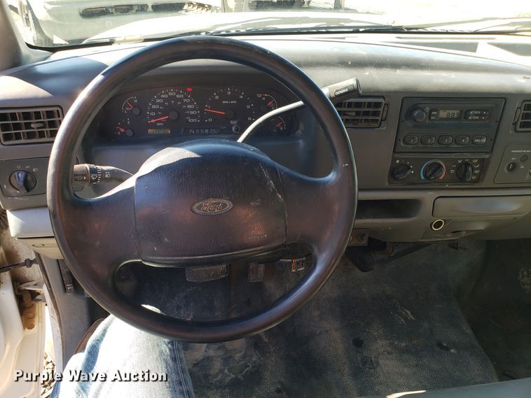 image for item DG7565 2002 Ford F250 Super Duty SuperCab utility bed pickup truck