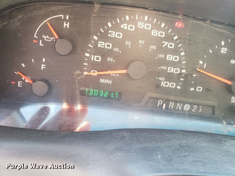 image for item DG7565 2002 Ford F250 Super Duty SuperCab utility bed pickup truck