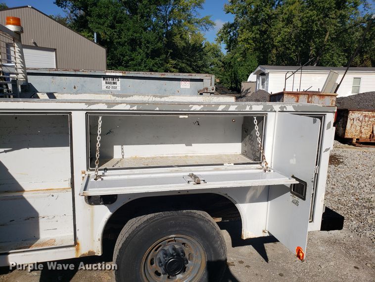 image for item DG7565 2002 Ford F250 Super Duty SuperCab utility bed pickup truck