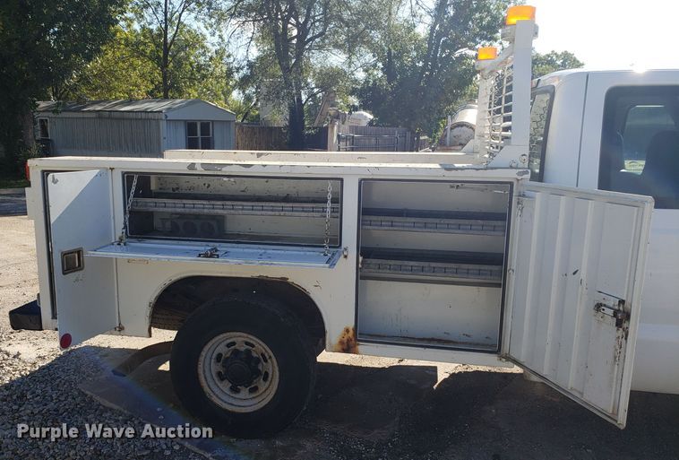 image for item DG7565 2002 Ford F250 Super Duty SuperCab utility bed pickup truck