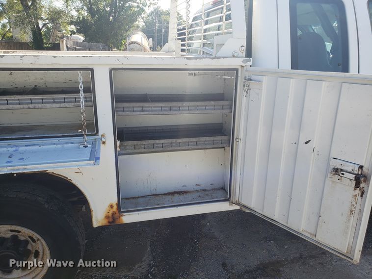 image for item DG7565 2002 Ford F250 Super Duty SuperCab utility bed pickup truck