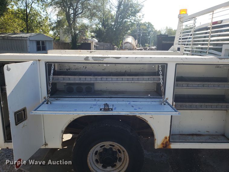 image for item DG7565 2002 Ford F250 Super Duty SuperCab utility bed pickup truck