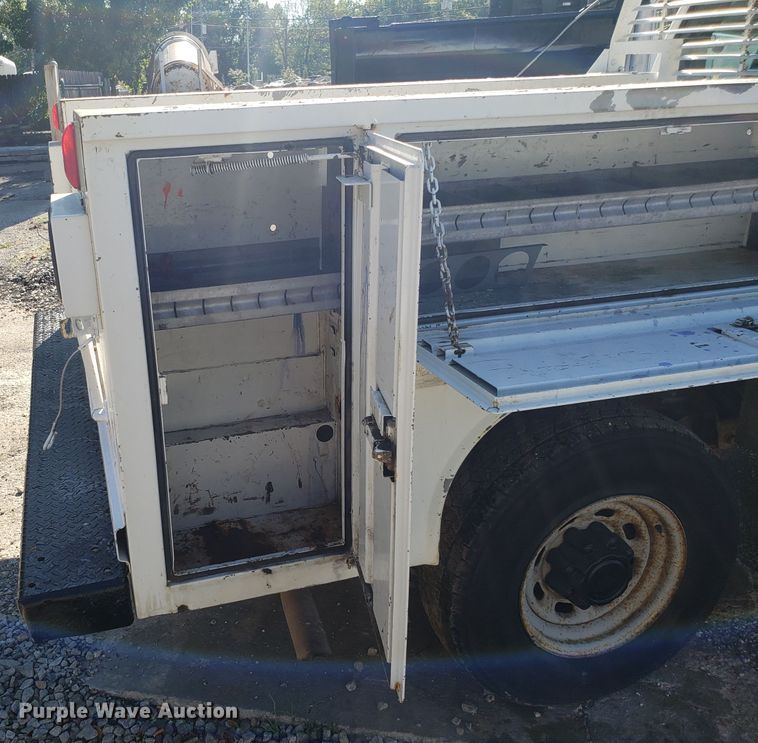 image for item DG7565 2002 Ford F250 Super Duty SuperCab utility bed pickup truck