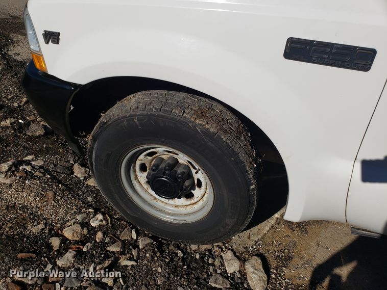 image for item DG7565 2002 Ford F250 Super Duty SuperCab utility bed pickup truck