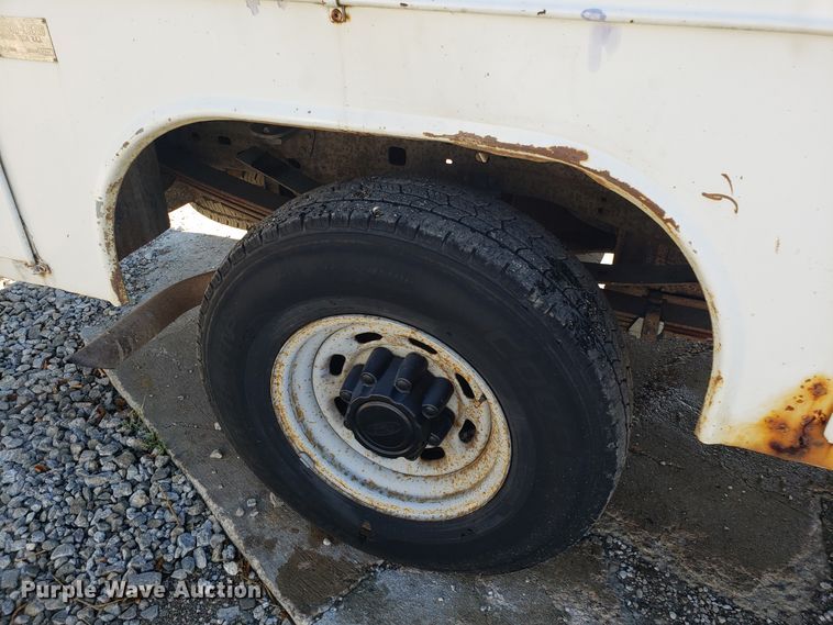 image for item DG7565 2002 Ford F250 Super Duty SuperCab utility bed pickup truck