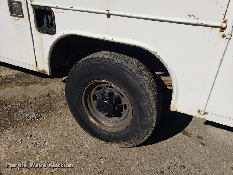 image for item DG7565 2002 Ford F250 Super Duty SuperCab utility bed pickup truck