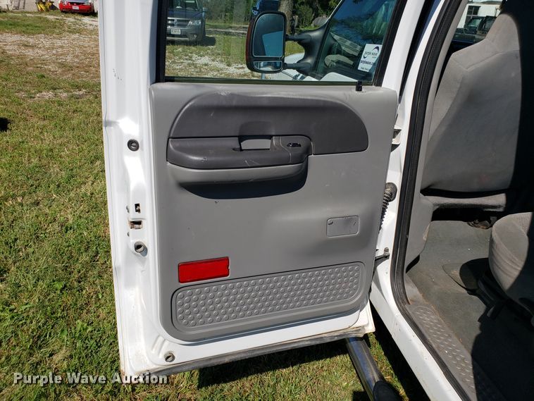 image for item DG7571 2004 Ford F250 Super Duty Crew Cab pickup truck