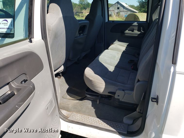 image for item DG7571 2004 Ford F250 Super Duty Crew Cab pickup truck