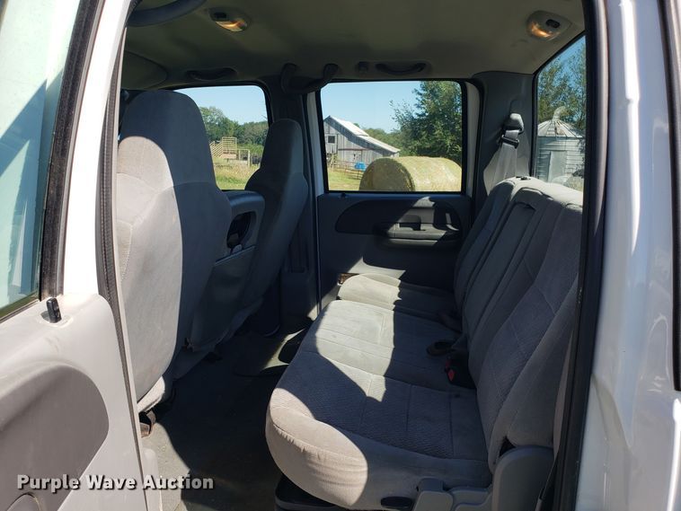 image for item DG7571 2004 Ford F250 Super Duty Crew Cab pickup truck