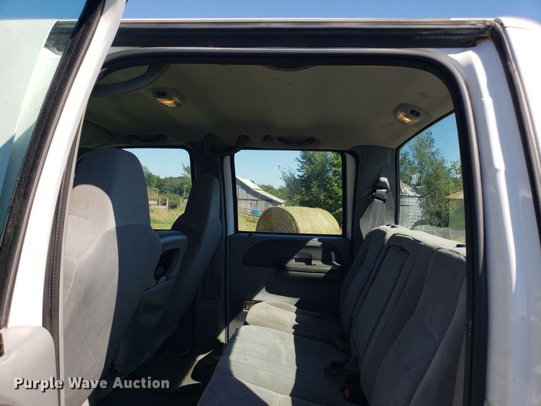 image for item DG7571 2004 Ford F250 Super Duty Crew Cab pickup truck