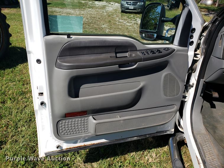 image for item DG7571 2004 Ford F250 Super Duty Crew Cab pickup truck