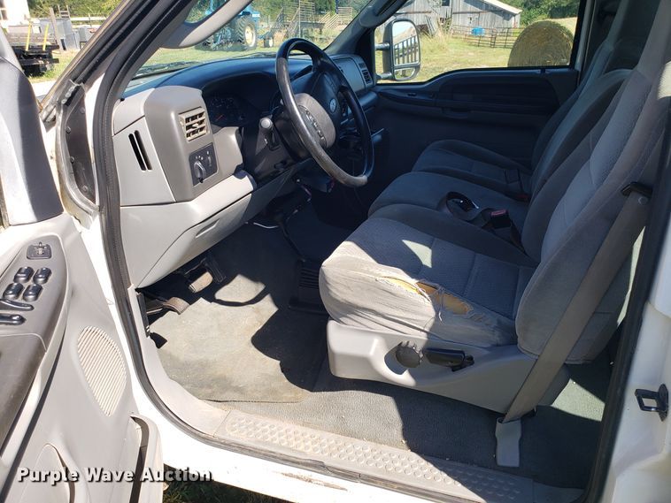 image for item DG7571 2004 Ford F250 Super Duty Crew Cab pickup truck