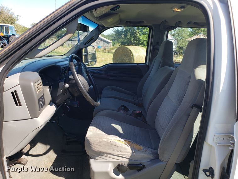 image for item DG7571 2004 Ford F250 Super Duty Crew Cab pickup truck