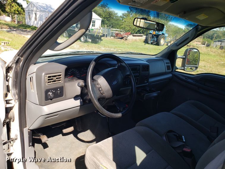 image for item DG7571 2004 Ford F250 Super Duty Crew Cab pickup truck