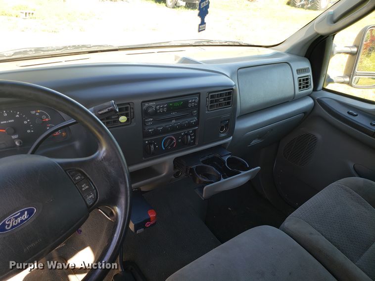 image for item DG7571 2004 Ford F250 Super Duty Crew Cab pickup truck