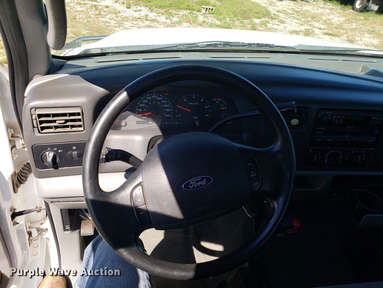 image for item DG7571 2004 Ford F250 Super Duty Crew Cab pickup truck