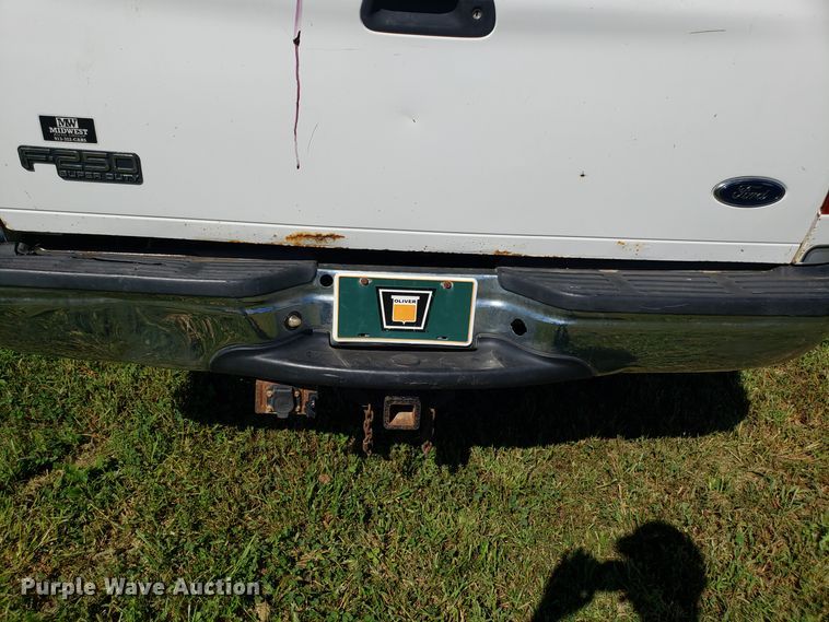 image for item DG7571 2004 Ford F250 Super Duty Crew Cab pickup truck