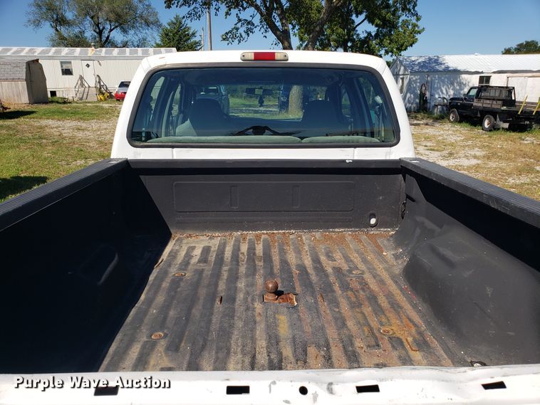 image for item DG7571 2004 Ford F250 Super Duty Crew Cab pickup truck