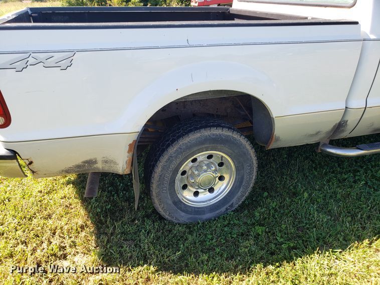 image for item DG7571 2004 Ford F250 Super Duty Crew Cab pickup truck