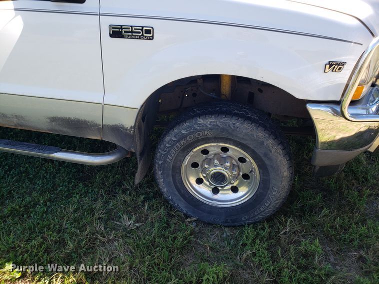 image for item DG7571 2004 Ford F250 Super Duty Crew Cab pickup truck