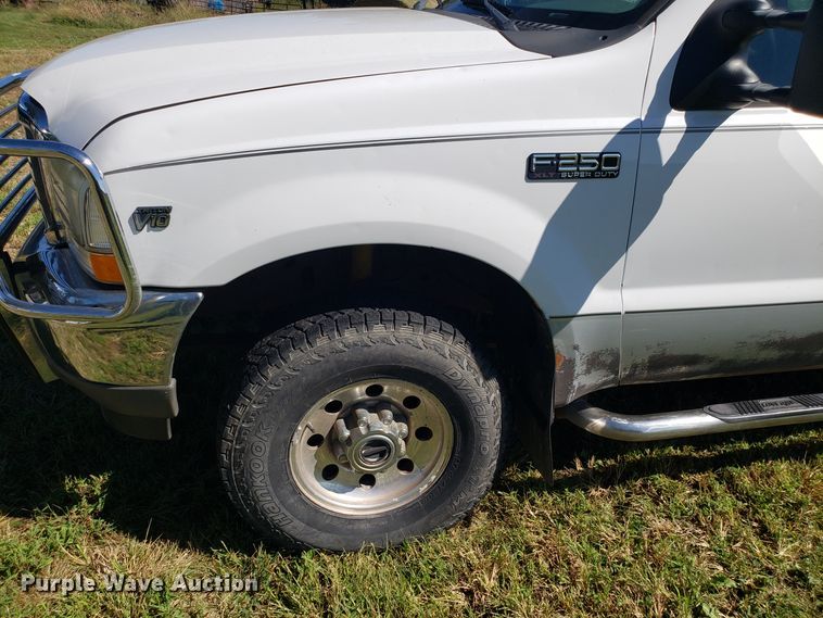 image for item DG7571 2004 Ford F250 Super Duty Crew Cab pickup truck