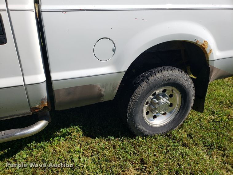 image for item DG7571 2004 Ford F250 Super Duty Crew Cab pickup truck