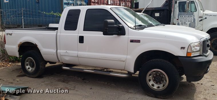 image for item DG7690 2002 Ford F250 Super Duty SuperCab pickup truck