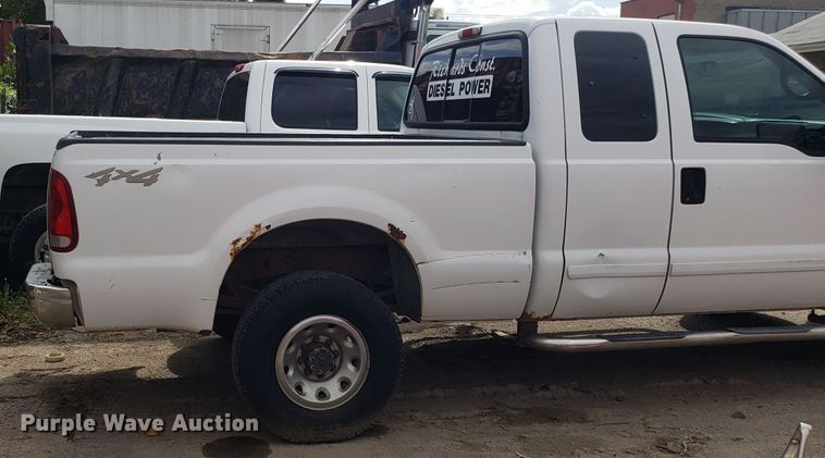 image for item DG7690 2002 Ford F250 Super Duty SuperCab pickup truck