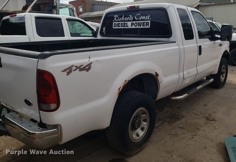 image for item DG7690 2002 Ford F250 Super Duty SuperCab pickup truck