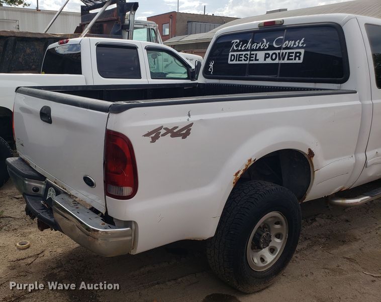 image for item DG7690 2002 Ford F250 Super Duty SuperCab pickup truck