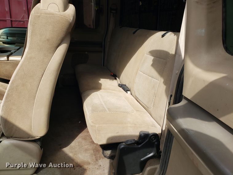 image for item DG7690 2002 Ford F250 Super Duty SuperCab pickup truck