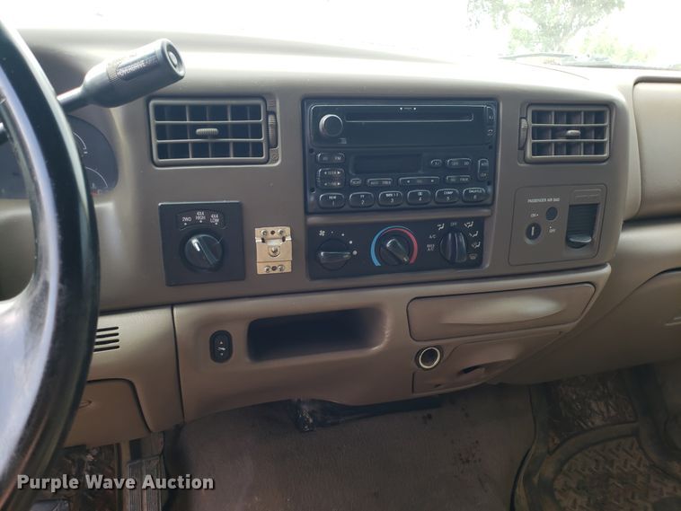 image for item DG7690 2002 Ford F250 Super Duty SuperCab pickup truck