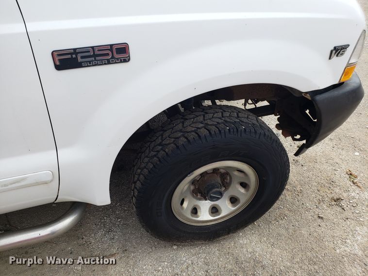 image for item DG7690 2002 Ford F250 Super Duty SuperCab pickup truck