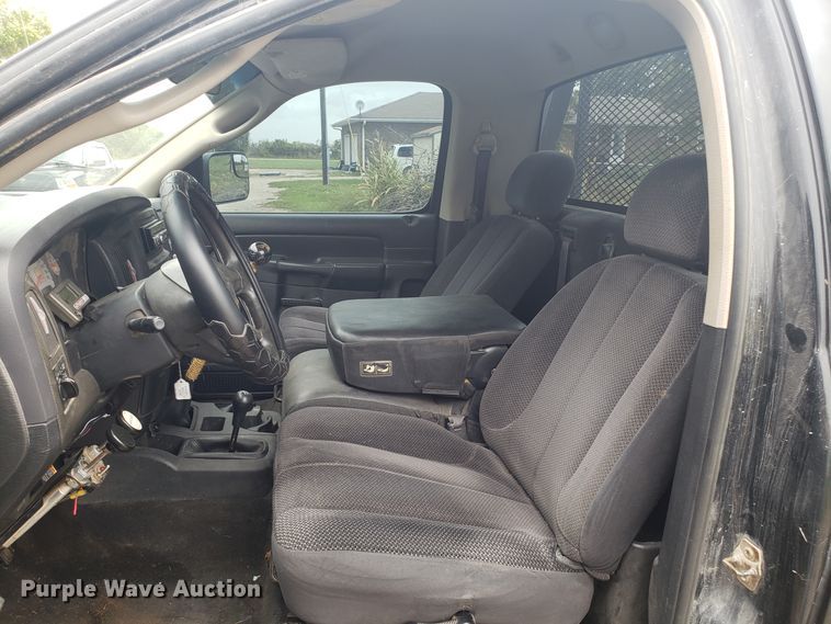 image for item DG8756 2003 Dodge Ram 3500 bale bed pickup truck