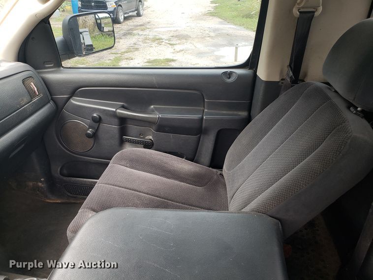 image for item DG8756 2003 Dodge Ram 3500 bale bed pickup truck