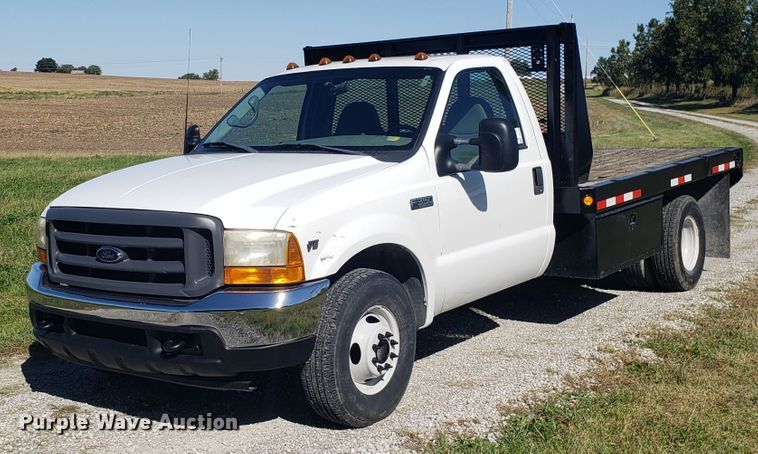 image for item DG8766 2001 Ford F350 Super Duty flatbed pickup truck