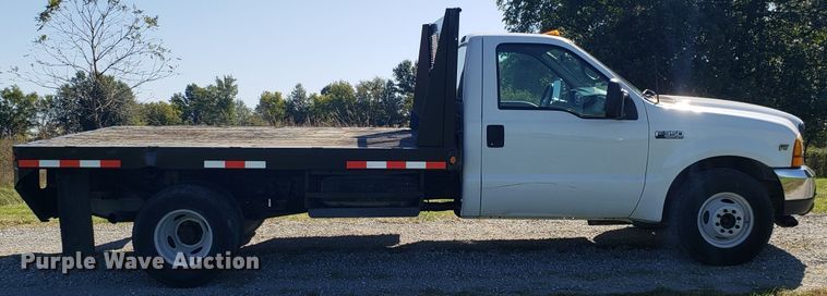 image for item DG8766 2001 Ford F350 Super Duty flatbed pickup truck