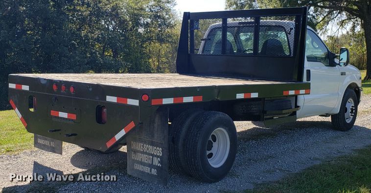 image for item DG8766 2001 Ford F350 Super Duty flatbed pickup truck