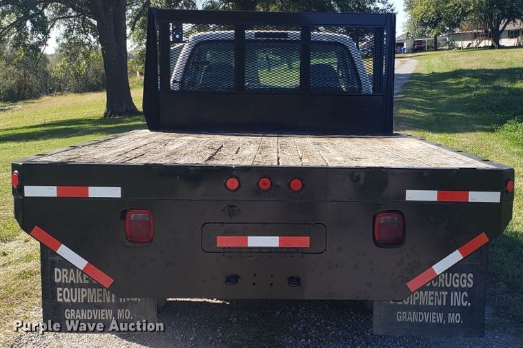 image for item DG8766 2001 Ford F350 Super Duty flatbed pickup truck