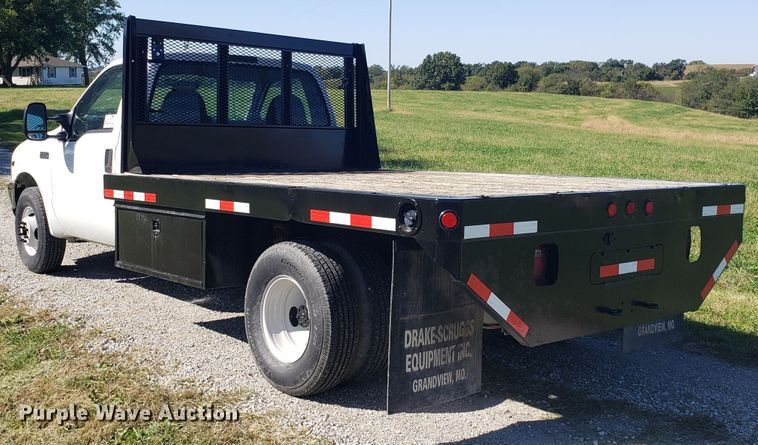 image for item DG8766 2001 Ford F350 Super Duty flatbed pickup truck