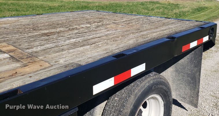 image for item DG8766 2001 Ford F350 Super Duty flatbed pickup truck