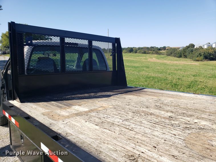 image for item DG8766 2001 Ford F350 Super Duty flatbed pickup truck