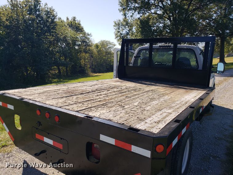 image for item DG8766 2001 Ford F350 Super Duty flatbed pickup truck