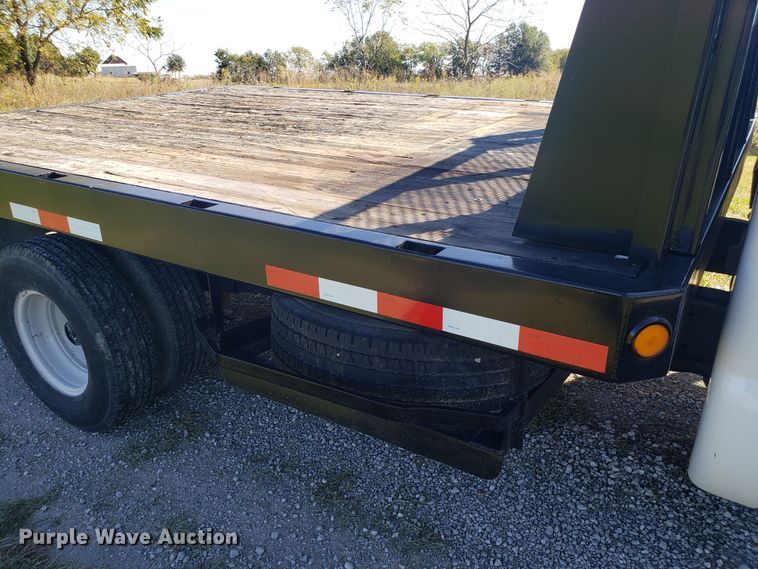 image for item DG8766 2001 Ford F350 Super Duty flatbed pickup truck