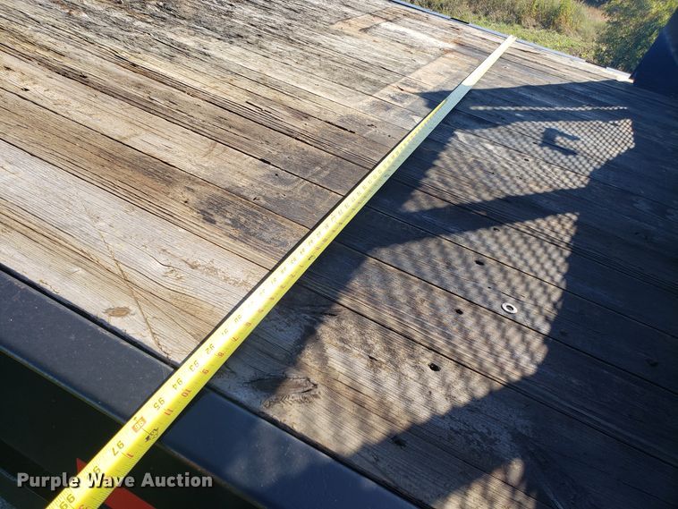 image for item DG8766 2001 Ford F350 Super Duty flatbed pickup truck