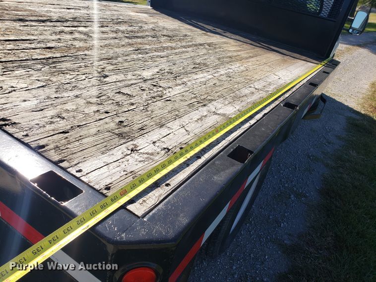 image for item DG8766 2001 Ford F350 Super Duty flatbed pickup truck