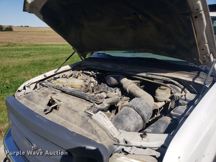 image for item DG8766 2001 Ford F350 Super Duty flatbed pickup truck